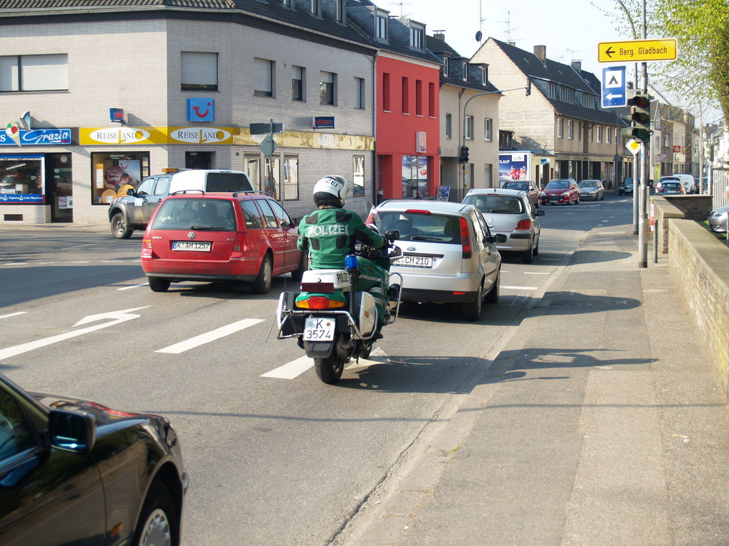 Messerstecherei Koeln Duennwald Berlinerstr P17.JPG